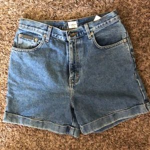 Adorable vintage Calvin Klein mom shorts